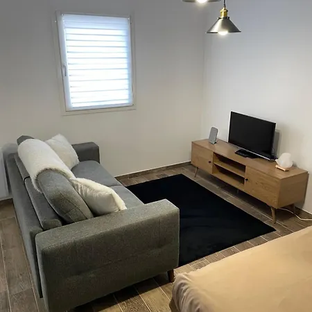 Studio Bien Situe & Tout Equipe Dans Une Maison Scionzier Esterno foto