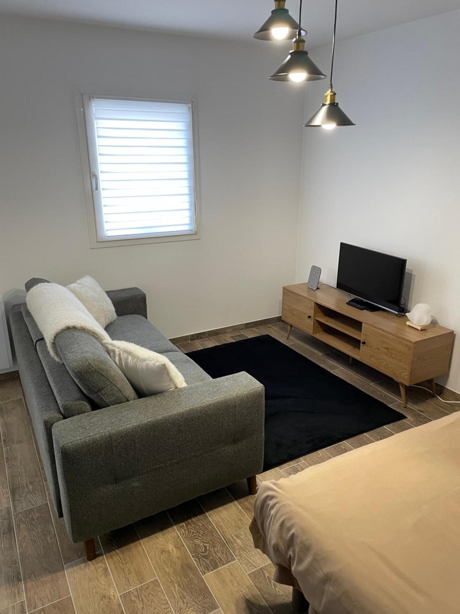 Apartment Bien Situe & Equipe Dans Maison *